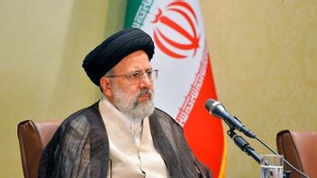 الرئيس الإيراني يتهم أعداء طهران بالوقوف وراء موجة تسميم مئات التلميذات