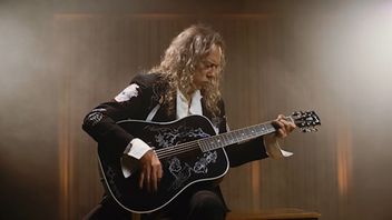 Kirk Hammett Perkenalkan Gitar Akustik Raven Edisi Terbatas, Hanya 100 Unit di Dunia