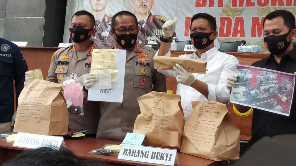 警方否认Yodi Prabowo的衣服没有血迹