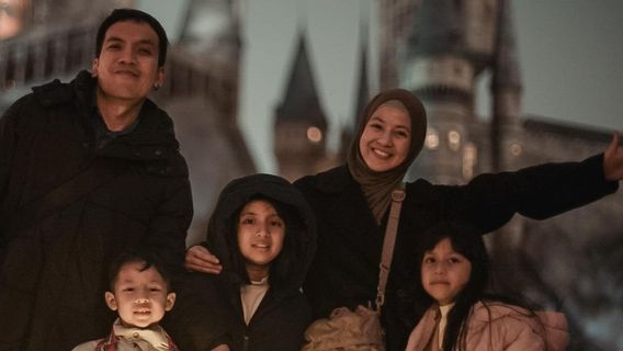 divorcé de Tuerra, Natasha Rizky se concentre maintenant sur la hausse de la fédération de ses troisièmes enfants
