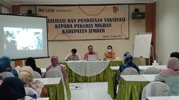 移民关怀项目官员Jember Bambang Teguh Karyanto表示，他的政党鼓励加快为当地地区的印度尼西亚移民工人及其家人接种COVID-19疫苗。