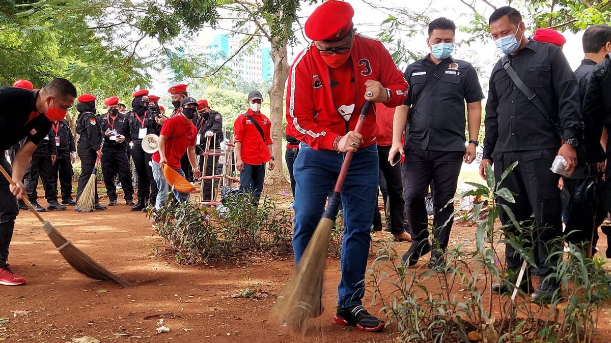 Le Secrétaire Général Du PDIP, Sindir Anies Baswedan, Ne Maintient Pas La Tradition Propre De L’environnement Laissée Par Jokowi-Ahok