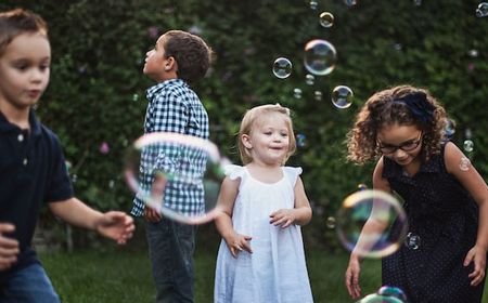 5 Aktivitas yang Dapat Bantu Tingkatkan Perkembangan Otak Anak