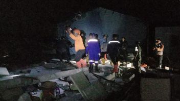 Strong Winds Hit Building In Bogor Collapsed, 2 People Died