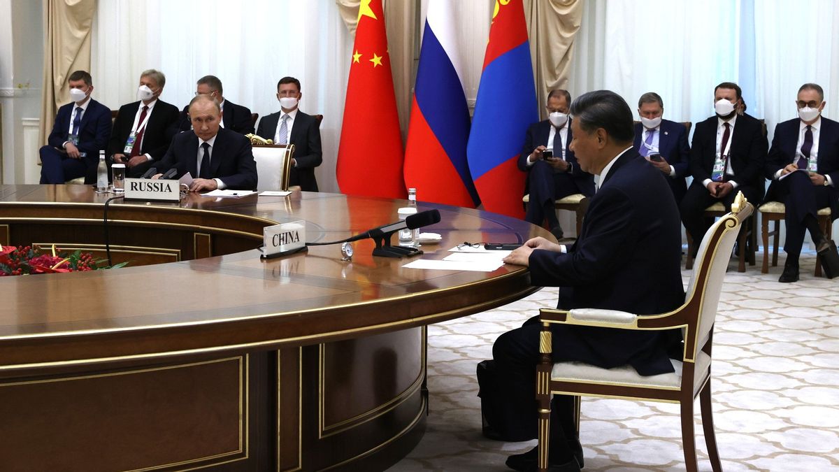 普京在乌兹别克斯坦会见习近平总统，赞扬中国在俄乌战争中的立场 