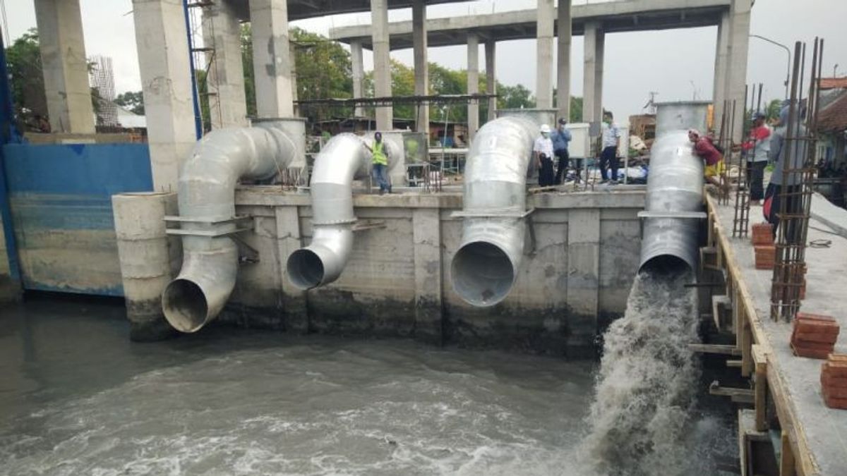 泗水市政府防止洪水，建造康通广场泵房，加快水流向河流