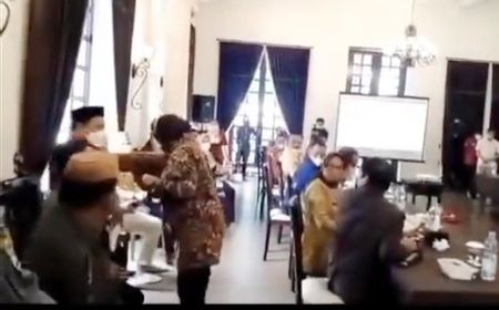 Tak Terima Anak Buah Ditunjuk-tunjuk, Gubernur Gorontalo Minta Presiden Jokowi Evaluasi Kerja Mensos Risma: Saya Sangat Tersinggung