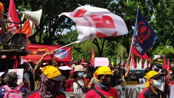 Sempat Ada yang Lempar Botol, Para Pendemo Tidak Terprovokasi