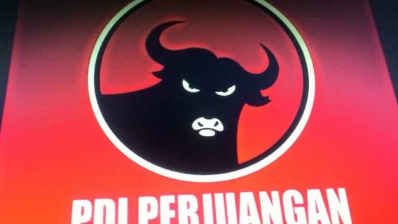 Viral Video Bagi-bagi Amplop Berlogo Kepala Banteng, Legislator PDIP Dapil Madura: Uang Itu Zakat Mal