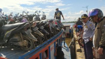 巴塘门贝鲁达克湾港口，回流到废弃的坤甸的旅行者