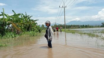 Banjir yang Rendam Permukiman Pakis Banyuwangi Berangsur Surut