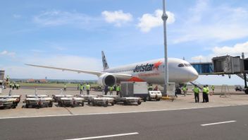 Terbang Perdana dari Melbourne, Pesawat Jetstar dengan 271 Penumpang  Mendarat di Ngurah Rai Bali