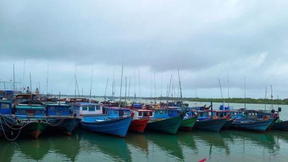 حكم على 3 صيادين من ناتونا الأصليين بالسجن لمدة 6-8 أشهر في ماليزيا