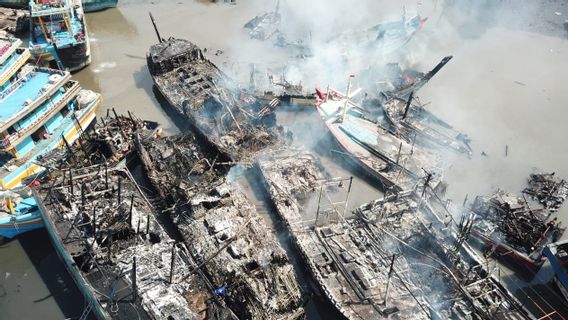 Tim Labfor Polda Jateng Diturunkan untuk Selidiki Terbakarnya 13 Kapal di Tegal