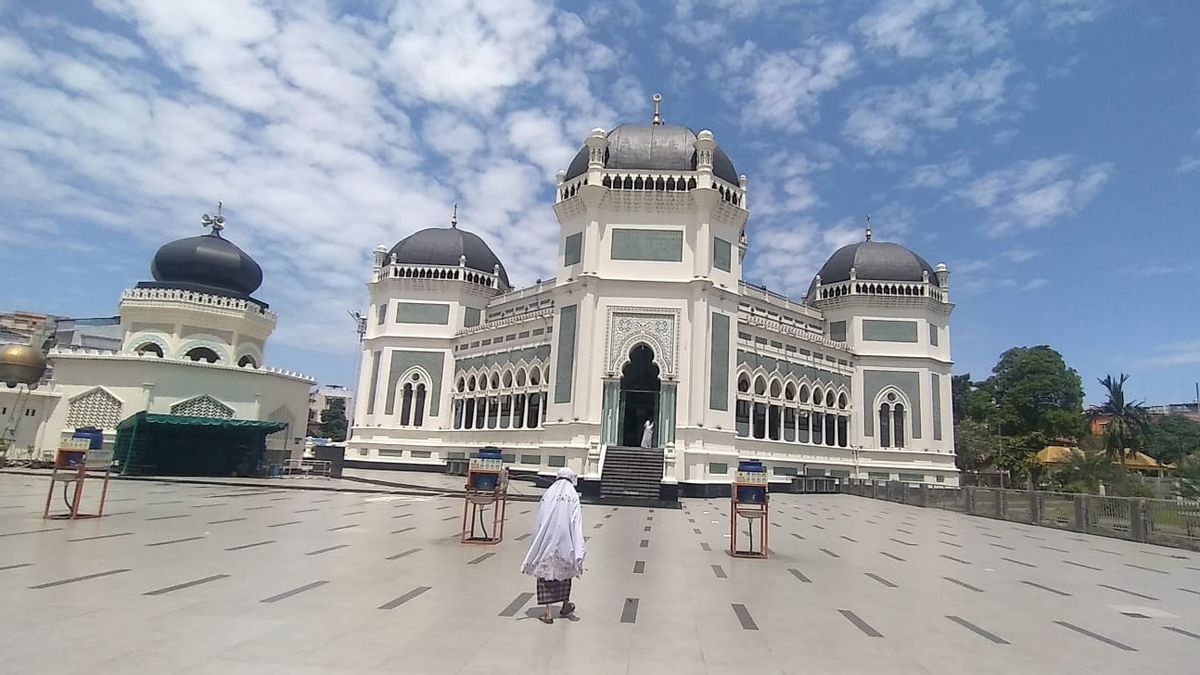 PPKM D’urgence, Al Mahsun Grande Mosquée Medan Tient Toujours Les Prières De L’Aïd