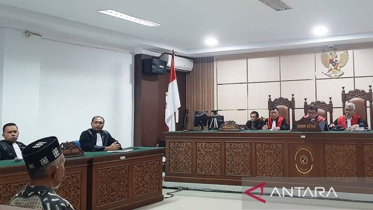فساد زيت النخيل ، حكم على 2 من رؤساء غرب آتشيه السابقين بالسجن لمدة 4 سنوات