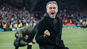 Pelatih PSG Luis Enrique Menepis Isu Mendorong Pedro: Semua Terlibat
