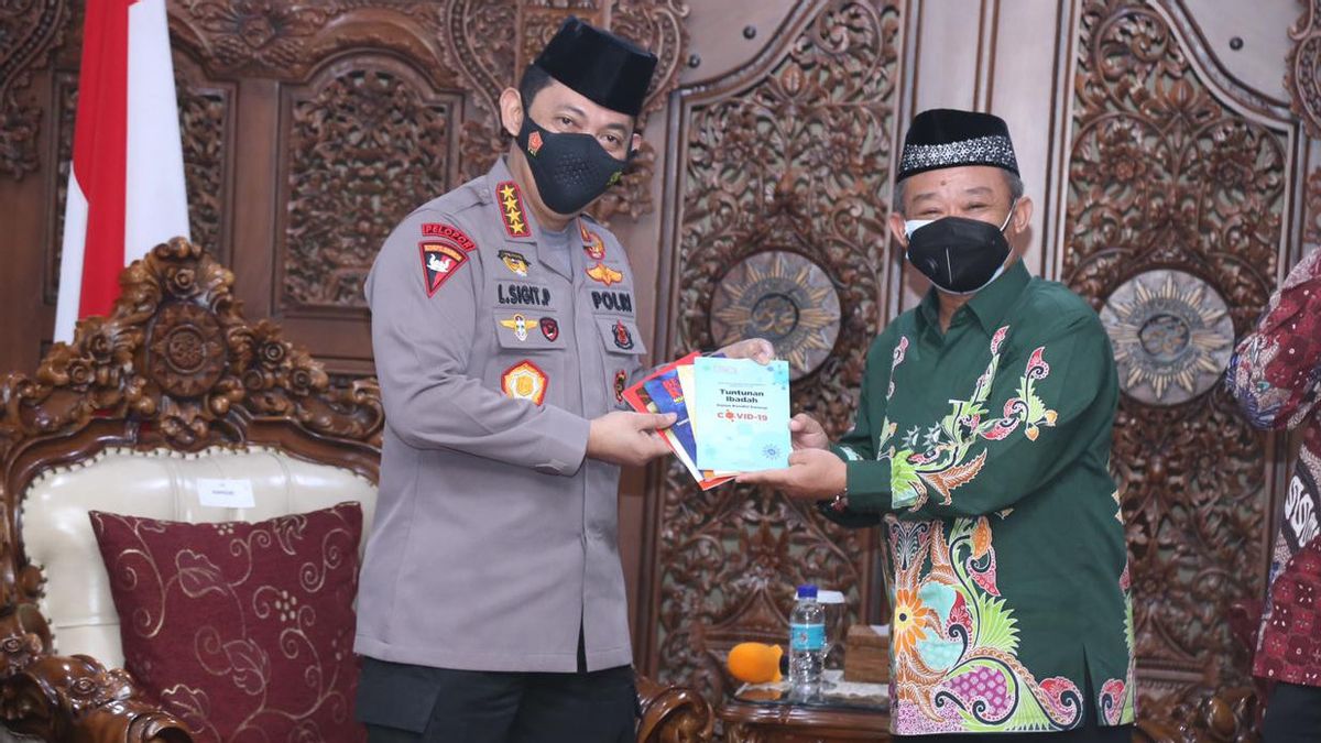 Pakai Peci Hitam, Kapolri Jendral Listyo Sigit Sambangi Muhammadiyah Bahas Radikalisme