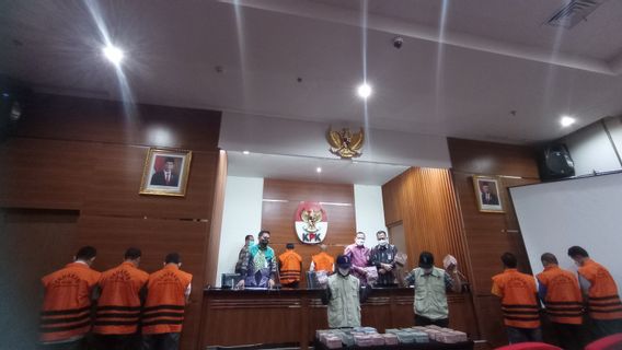 KPK Révèle Que Rahmat Effendi A Reçu De L’argent D’employés Du Gouvernement De La Ville De Bekasi Pour Ses Opérations