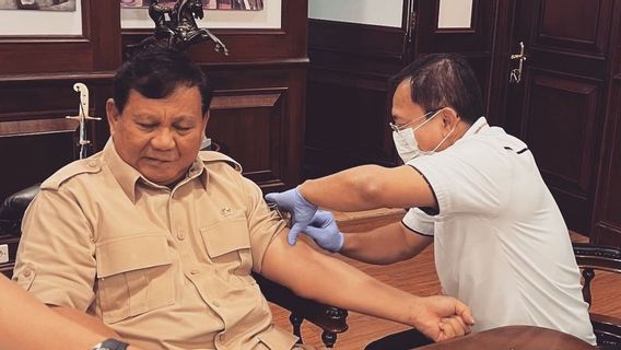 Le Ministre De La Défense Prabowo Subianto A Injecté Terawan Vaksin Nusantara