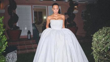 Kim Kardashian's Dress At After Party Oscar 2025 Called Similar To Toilet Tisu