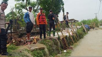 553 KK 在 Muaragembong Bekasi 受洪水影响的 Citarum堤坝坍塌