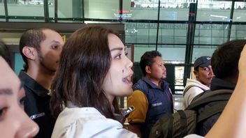Steven Budianto Leaves Airport, Jessica Iskandar: Turn My Car Back
