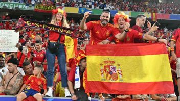 British And Spanish Supporters Compete For Comments Ahead Of The 2024 European Cup Final