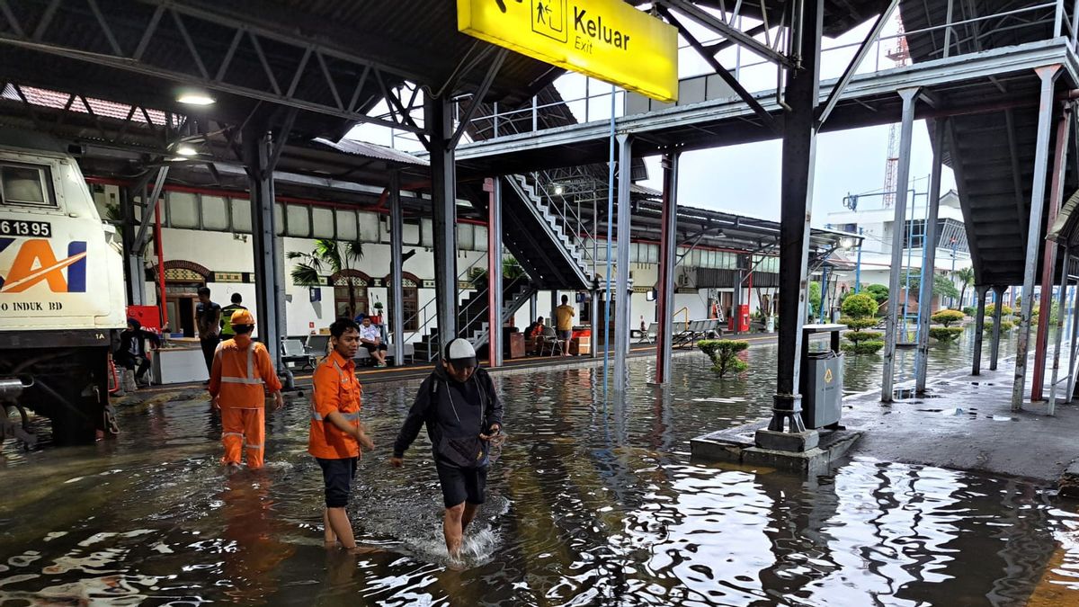 Impact des inondations à Semarang, le train tourne sur la ligne sud