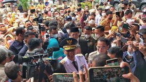 Pj Gubernur DKI Heru Budi Hartono Disambut Meriah ASN Hingga Warga di Balai Kota