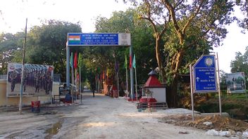 India Considers Using Snakes and Crocodiles Along Border with Bangladesh