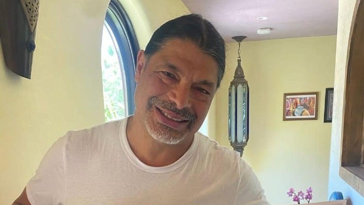 al - Le bassiste de metalica, Robert Trujillo, fait ses derniers hommages à Ozzy Osbourne