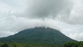 PVMBG يذكر بأن نشاط ثوران بركان جبل إيل ليوتولوك لا يزال مرتفعا