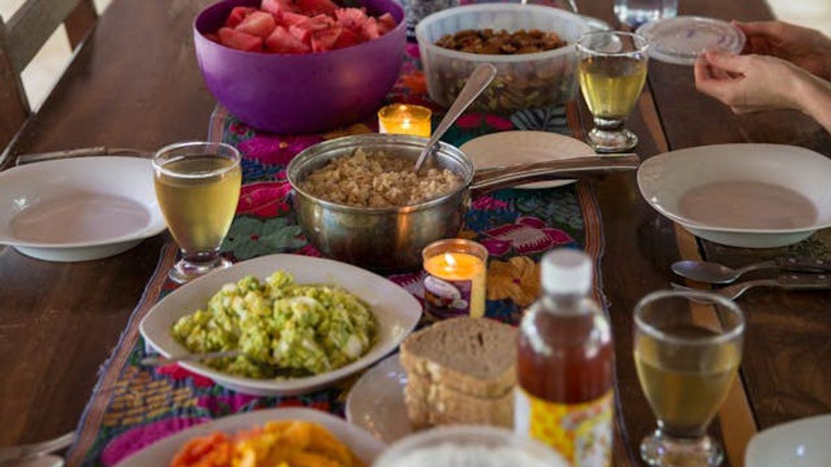 خبراء التغذية يشاركون نصائح حول أنماط الأكل الصحية بعد العيد