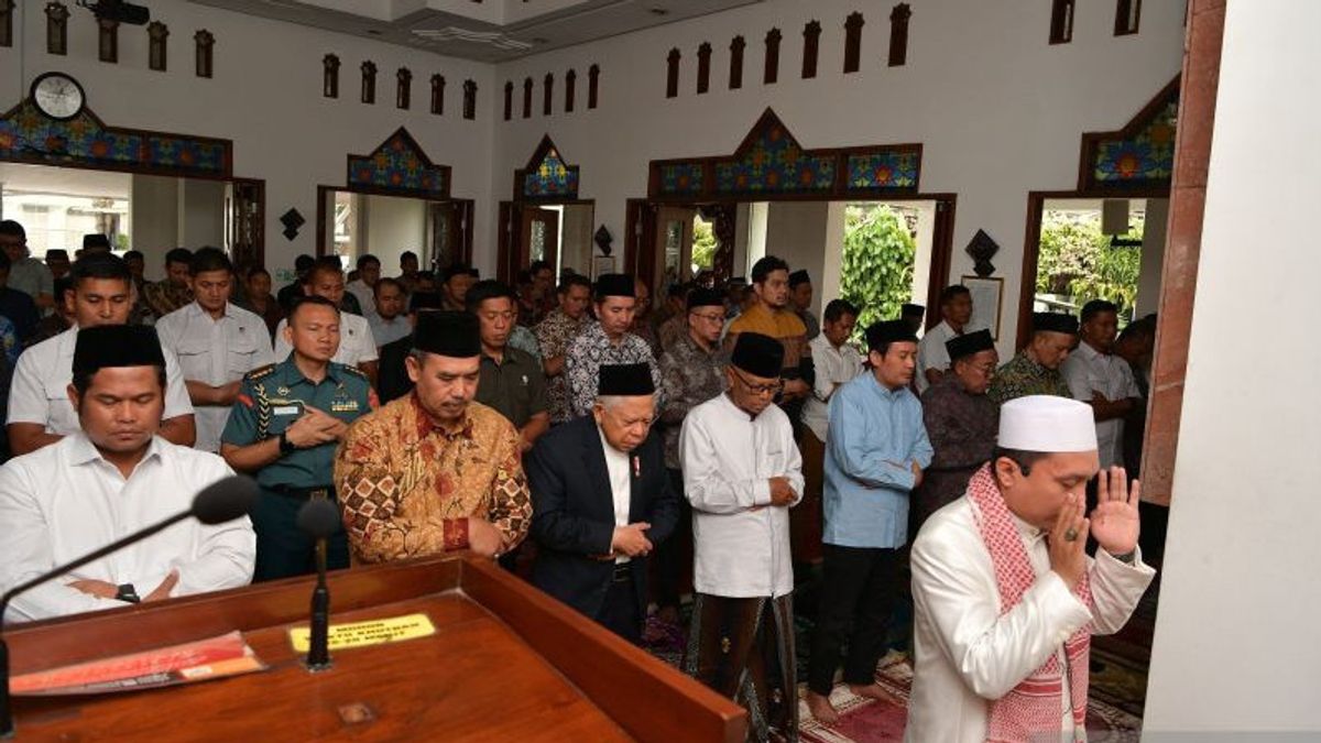 vice-président Ma’ruf et employés du vice-président Salat Gaib pour le défunt Hamzah Haz