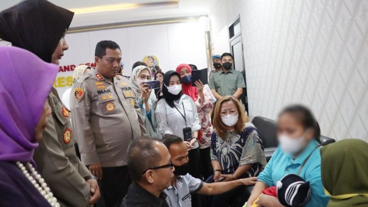 Polisi Pulangkan Bayi yang Dijual "Ayah Sejuta Anak" di Bogor