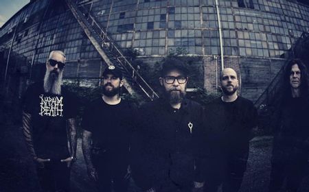 In Flames Tebarkan Kekacauan Distopia dalam Video Musik Meet Your Maker