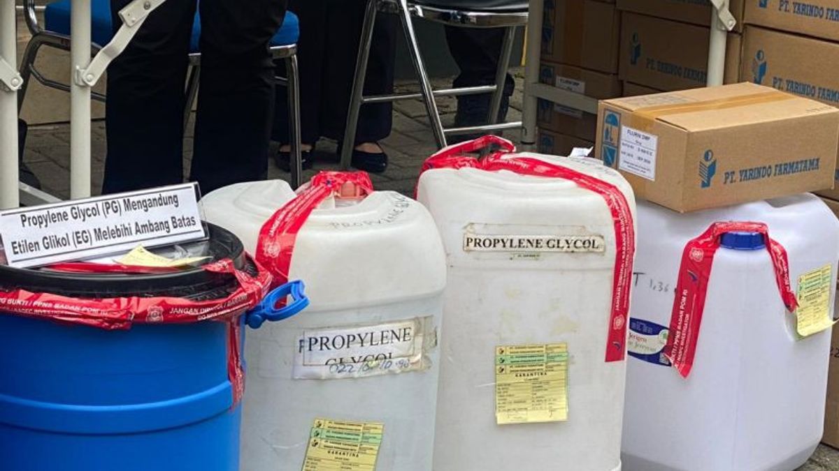 BPOM在实验室测试陶氏化学泰国公司生产的64个丙二醇桶