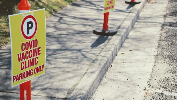 Survei Membuktikan Banyak Warga Tolak Divaksin, Pemerintah Mesti Tingkatkan Kepatuhan   