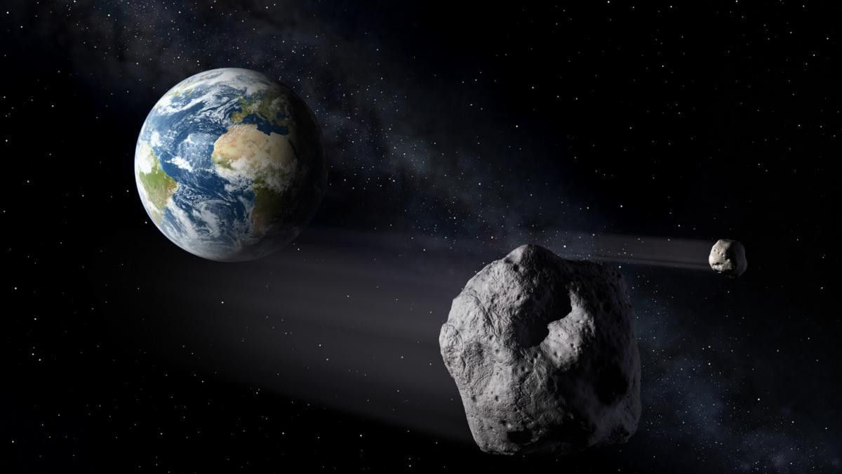 今週末、地球を横断する巨大な小惑星がある