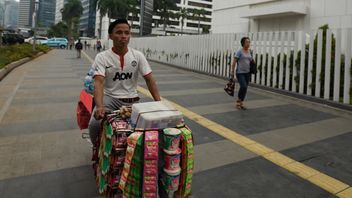 Découvrir Les Conditions Des Trottoirs De Jakarta Qui Peuvent être Occupés Par Les Vendeurs Ambulants