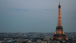 Menteri Kritik Wali Kota yang Biarkan Sampah Ribuan Ton Menumpuk di Paris