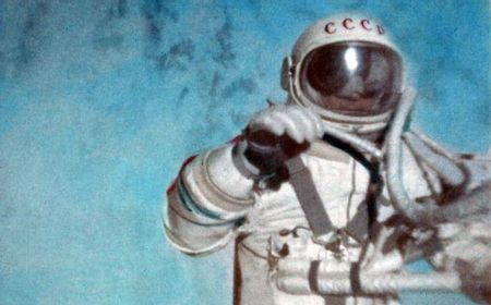 Mengenang Langkah Alexei Leonov sebagai Manusia Pertama yang Berjalan di Luar Angkasa