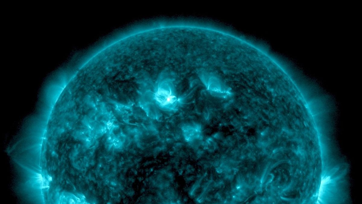 Le sorcellerie du soleil le plus fort s'éclaboussait et frappe la Terre