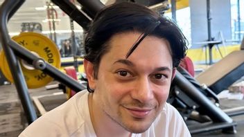 アレサン・ケルジャ・アブセン・ディ・ウルタ・アナク、アンドリュー・アンディカがテンク・デウィのほのめかしにさりげなく反応