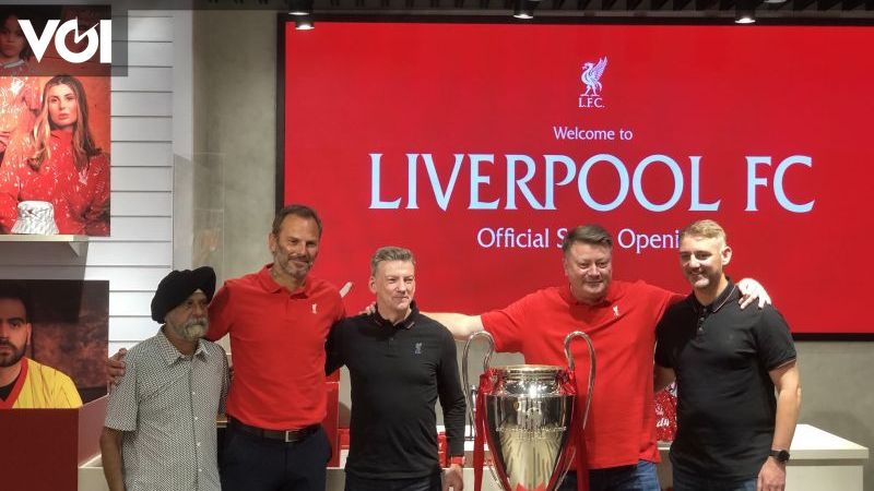 Liverpool membuka toko resminya di Indonesia dengan disaksikan salah satu pemain legendarisnya