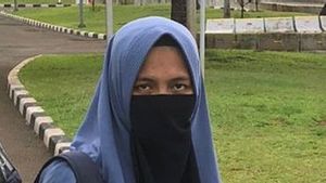 Wanita Bercadar Bawa Senpi di Depan Istana Negara Juga Bawa Lotion dan Tisu di Dalam Tas 