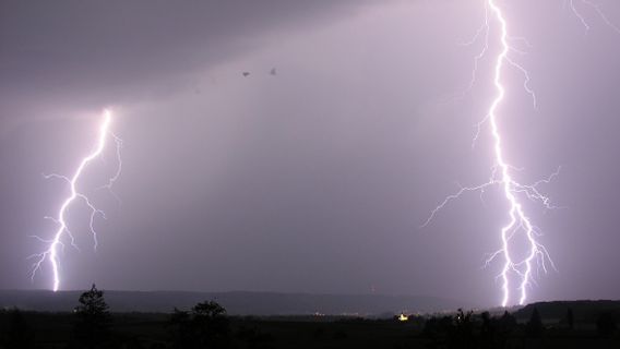 メキシコビーチで形成された熱帯暴風雨アルベルト、洪水や地すべりの危険にさらされています