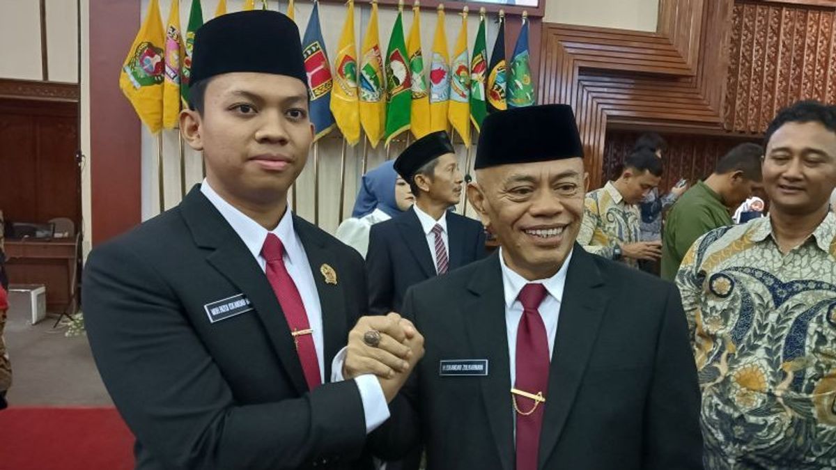 Father And Son Inaugurated As Members Of The Central Java DPRD