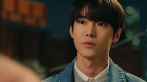 Doyoung NCT Debut Akting dan Isi OST <i>Cafe Midnight</i>